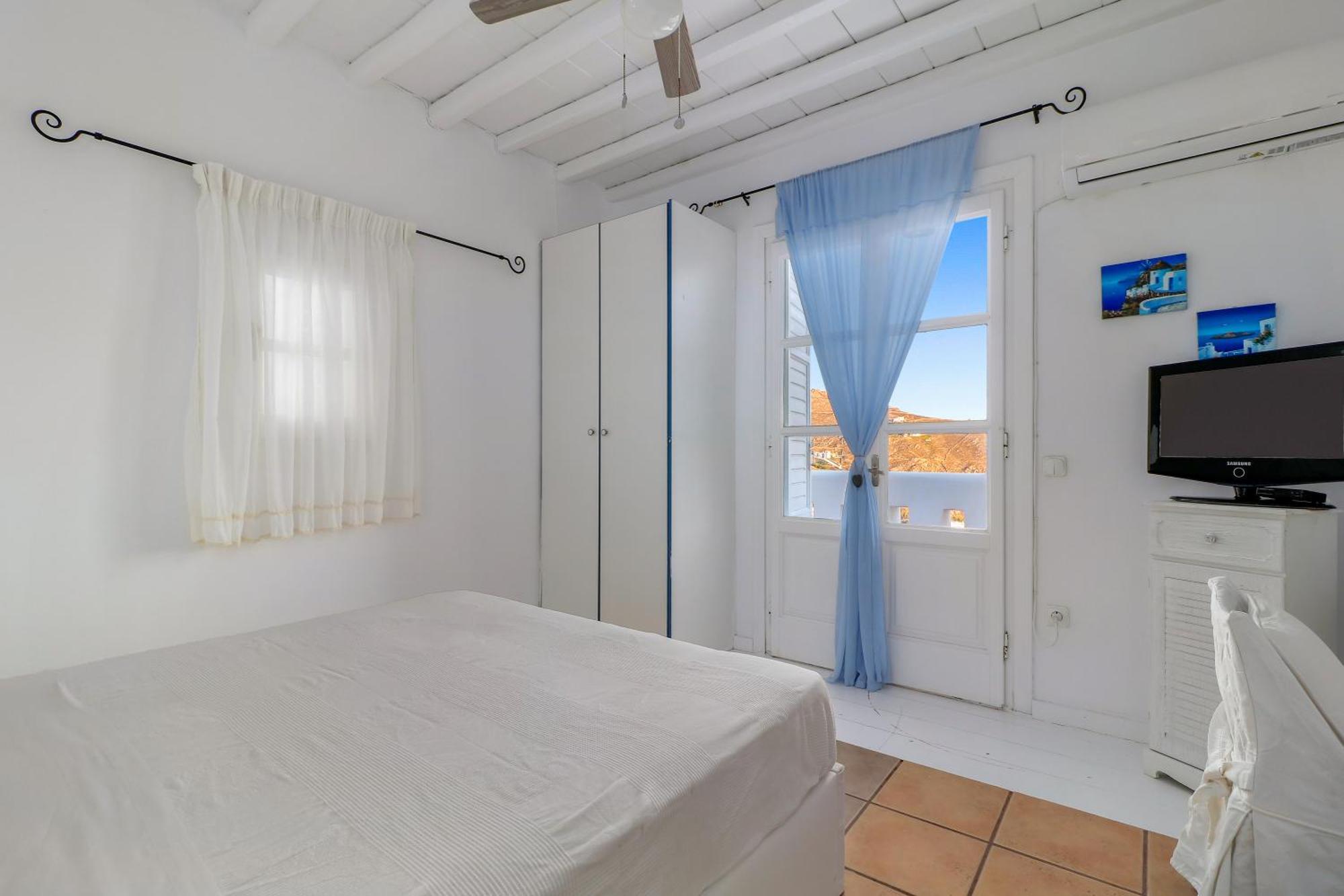 Seablue * Houlakia (Mykonos)